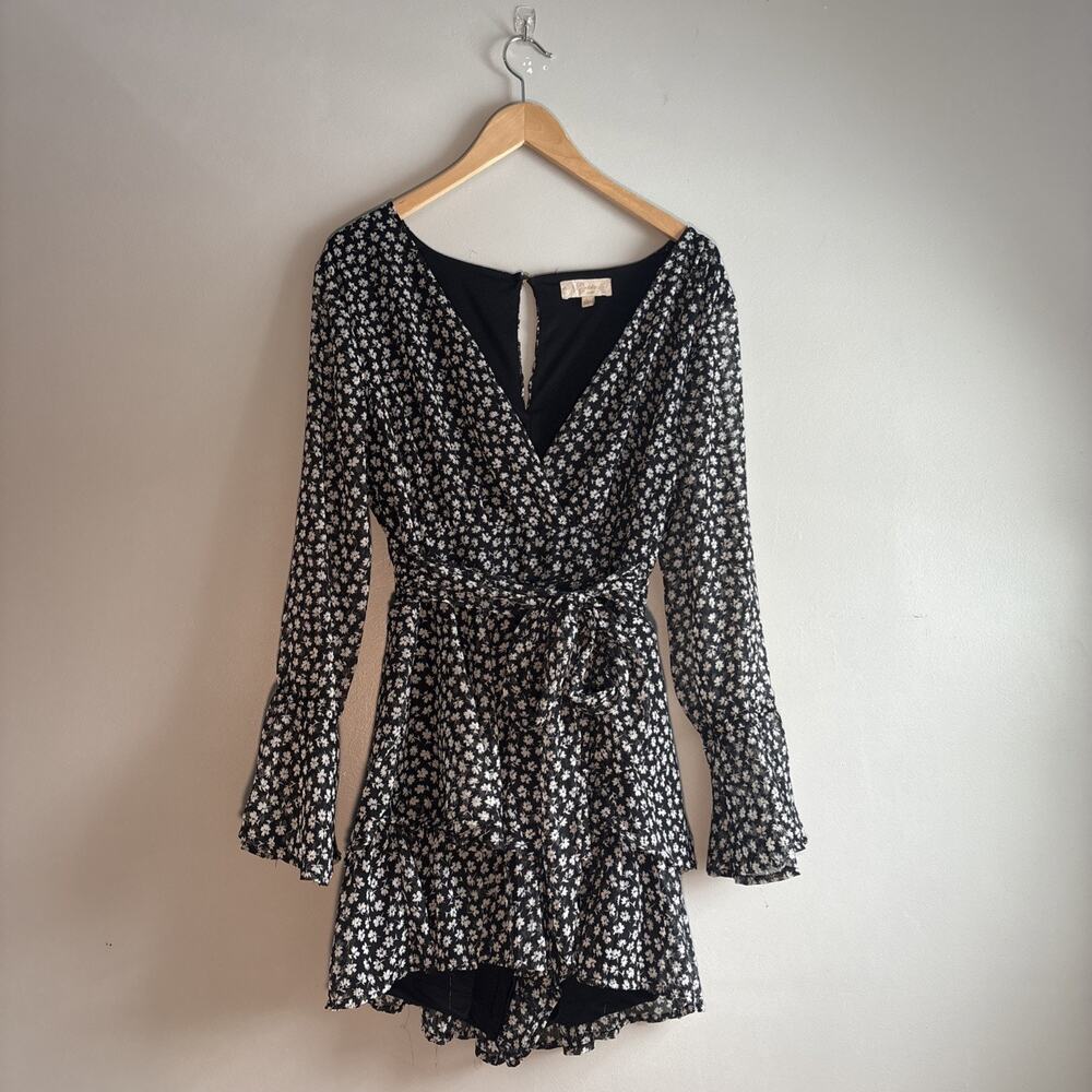Black And White Floral Long Sleeve Romper, Cinched Tie ￼Waist Size Large
